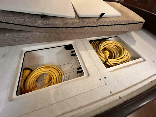 Sea Ray-350 Sundancer Coupe 2018-Bay Dog Edgewater-Maryland-United States-4583002