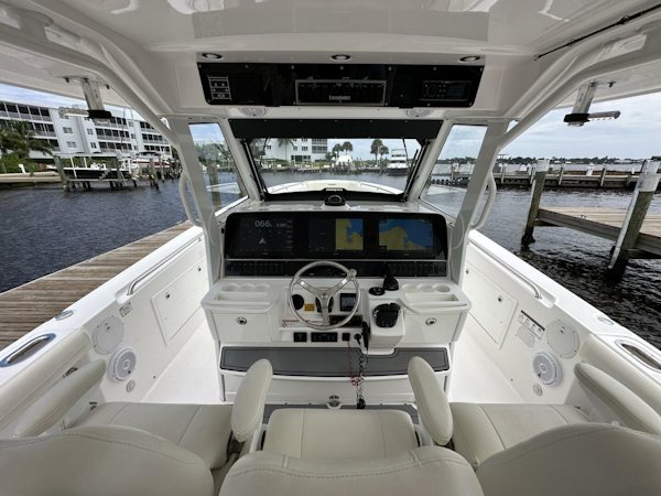 Everglades 2017-43 2017 Everglades Center Console stuart-Florida-United States-4583966