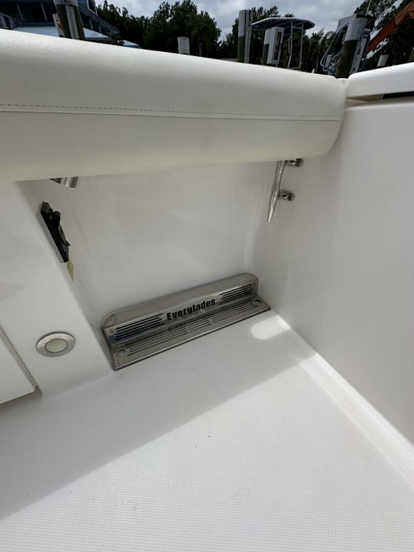Everglades 2017-43 2017 Everglades Center Console stuart-Florida-United States-4584053