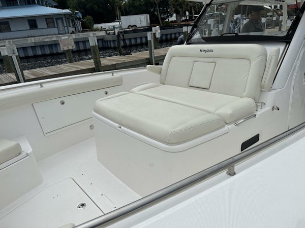 Everglades 2017-43 2017 Everglades Center Console stuart-Florida-United States-4584045