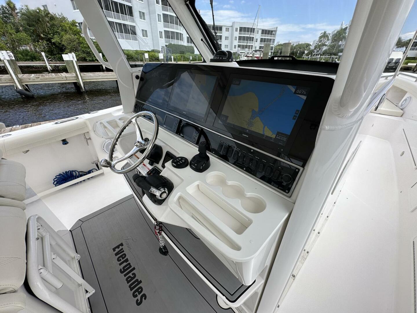 Everglades 2017-43 2017 Everglades Center Console stuart-Florida-United States-4583985 | Thumbnail