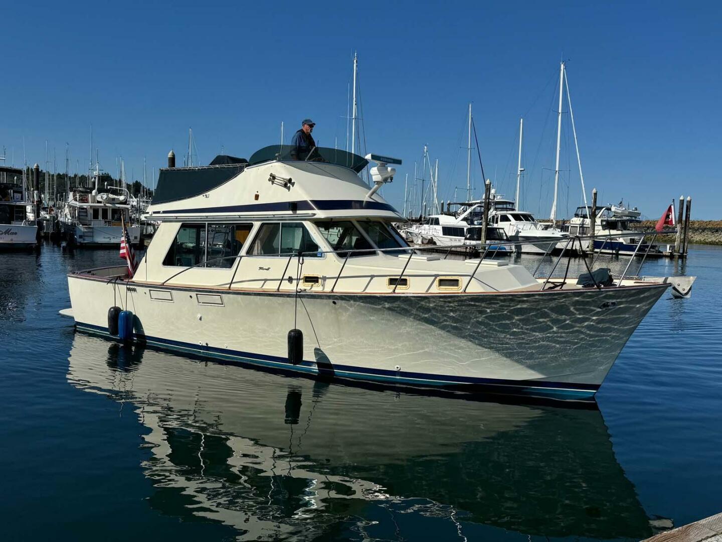 Akvavit Tollycraft 37' 1984 Seattle, Washington
