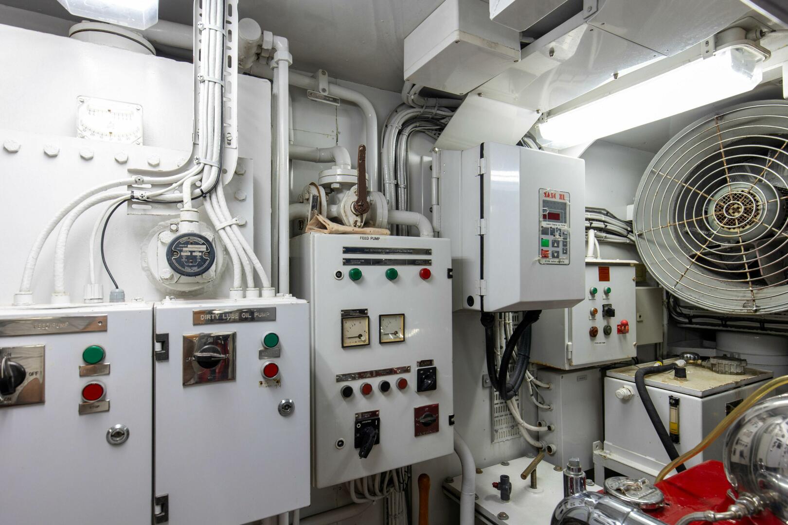 Feadship-116 Sport Fisher 1989-Boss Orange Beach-Alabama-United States-1989 116 Feadship Boss Engine Room (10)-4694875 | Thumbnail