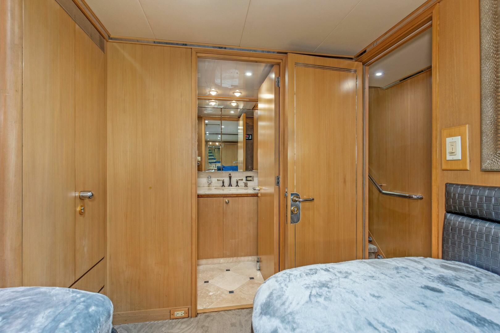 Feadship-116 Sport Fisher 1989-Boss Orange Beach-Alabama-United States-1989 116  Feadship Boss Starboard Guest Stateroom -4694834 | Thumbnail