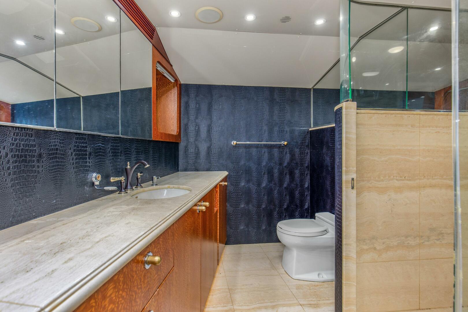 Feadship-116 Sport Fisher 1989-Boss Orange Beach-Alabama-United States-1989 116 Feadship Sport Fisher Boss  Master Stateroom Head/Shower Stall-4694746 | Thumbnail