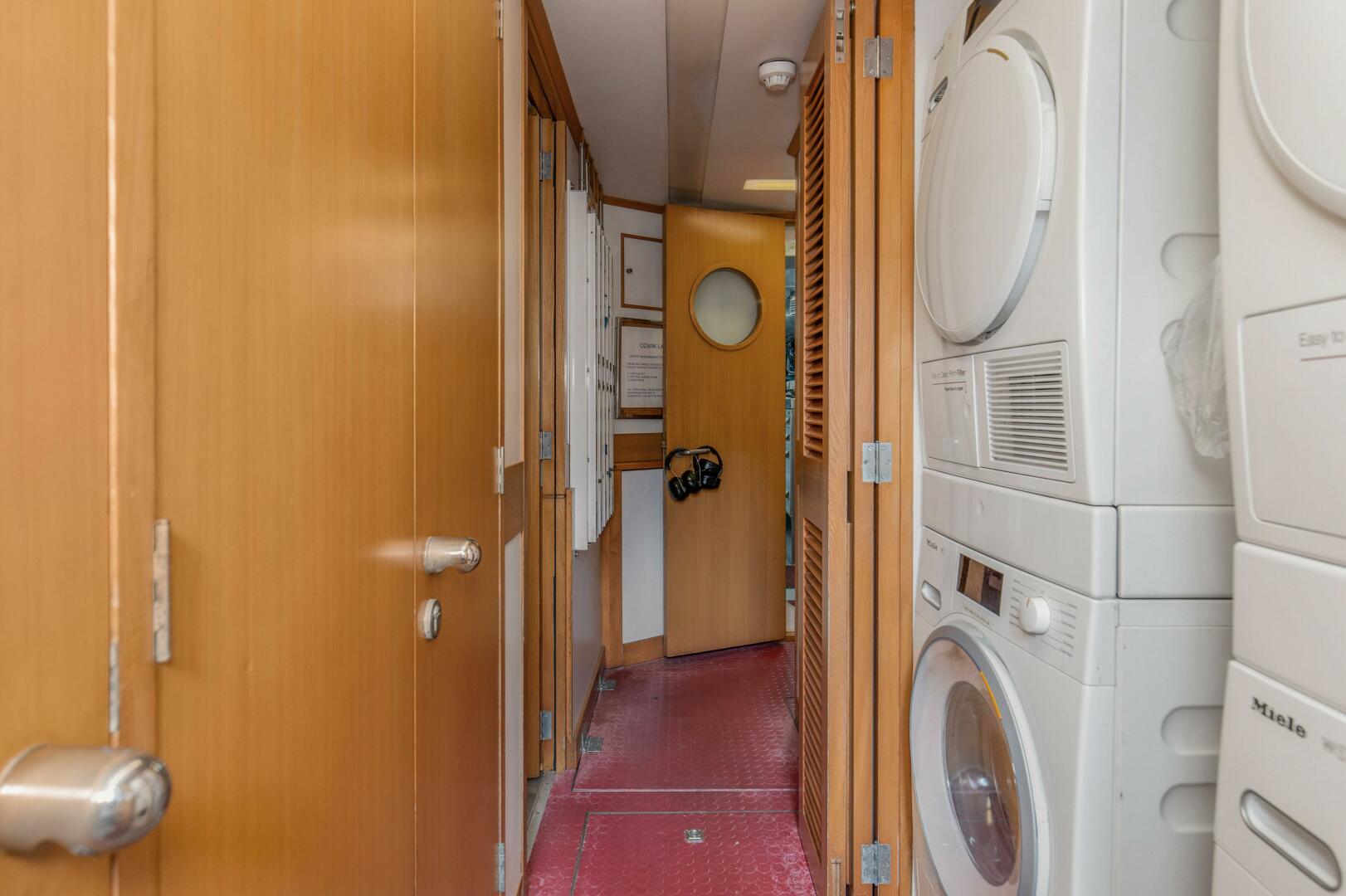 Feadship-116 Sport Fisher 1989-Boss Orange Beach-Alabama-United States-1989 116 Feadship Boss Downstairs Hallway-4694779 | Thumbnail