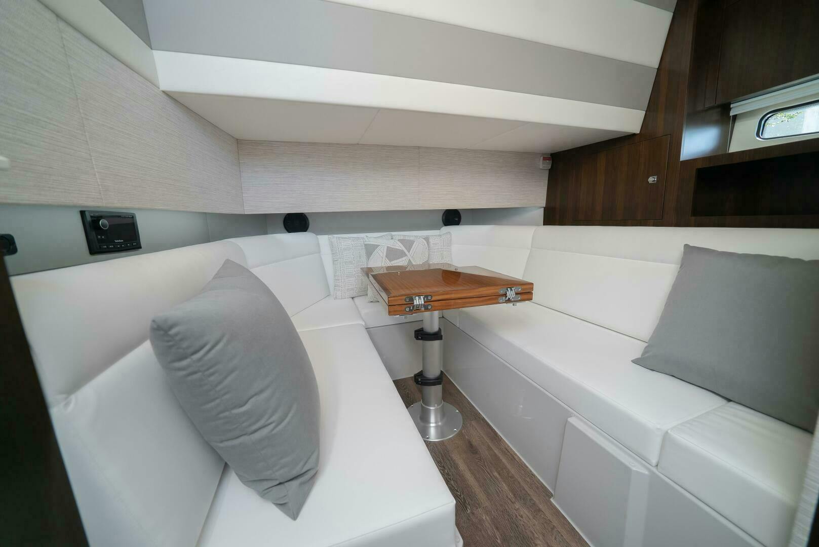 Cruisers Yachts-42 GLS 2024-CELEBRATE Longboat Key-Florida-United States-2024 42 Cruisers Yachts GLS  Salon/Dinette-4611785