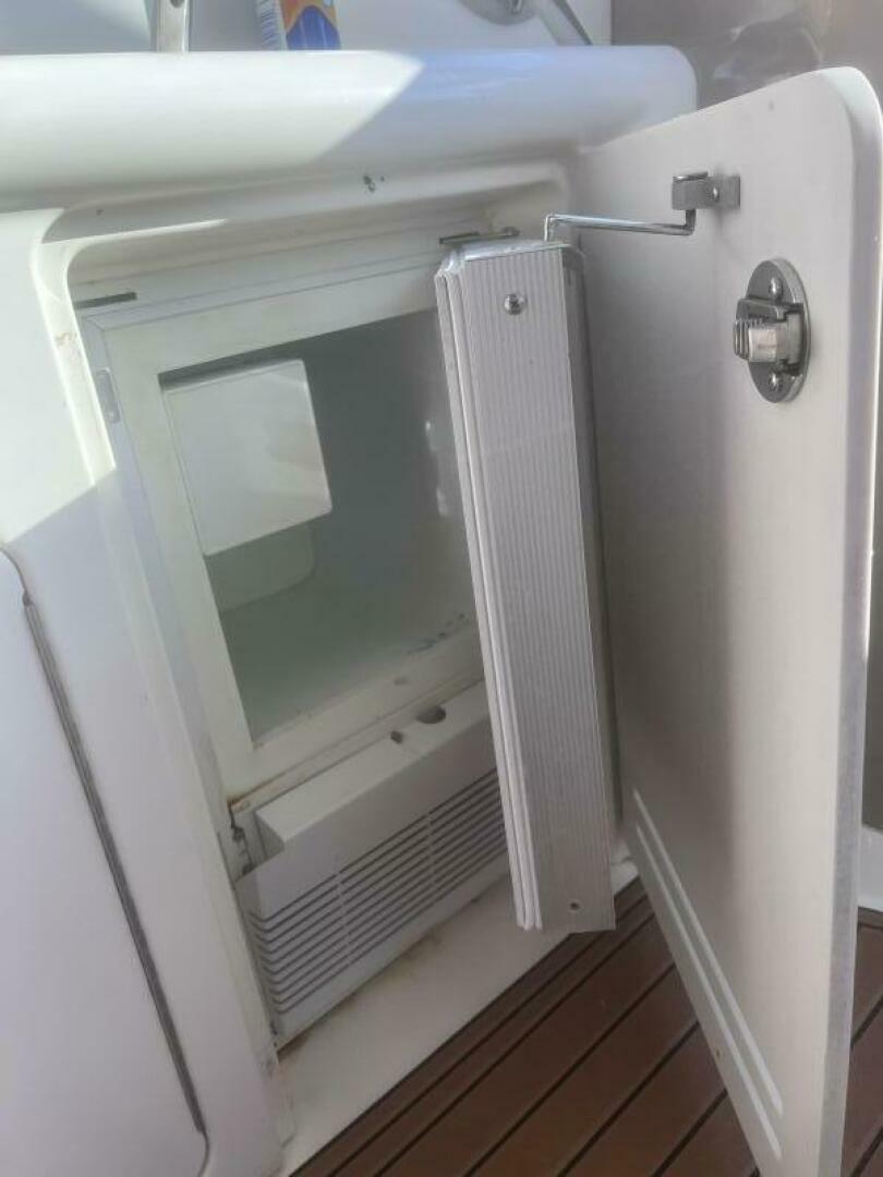 Sea Ray 2000-PHANTOM Amesbury-Massachusetts-United States-Ul;ine Icemaker-4634651 | Thumbnail