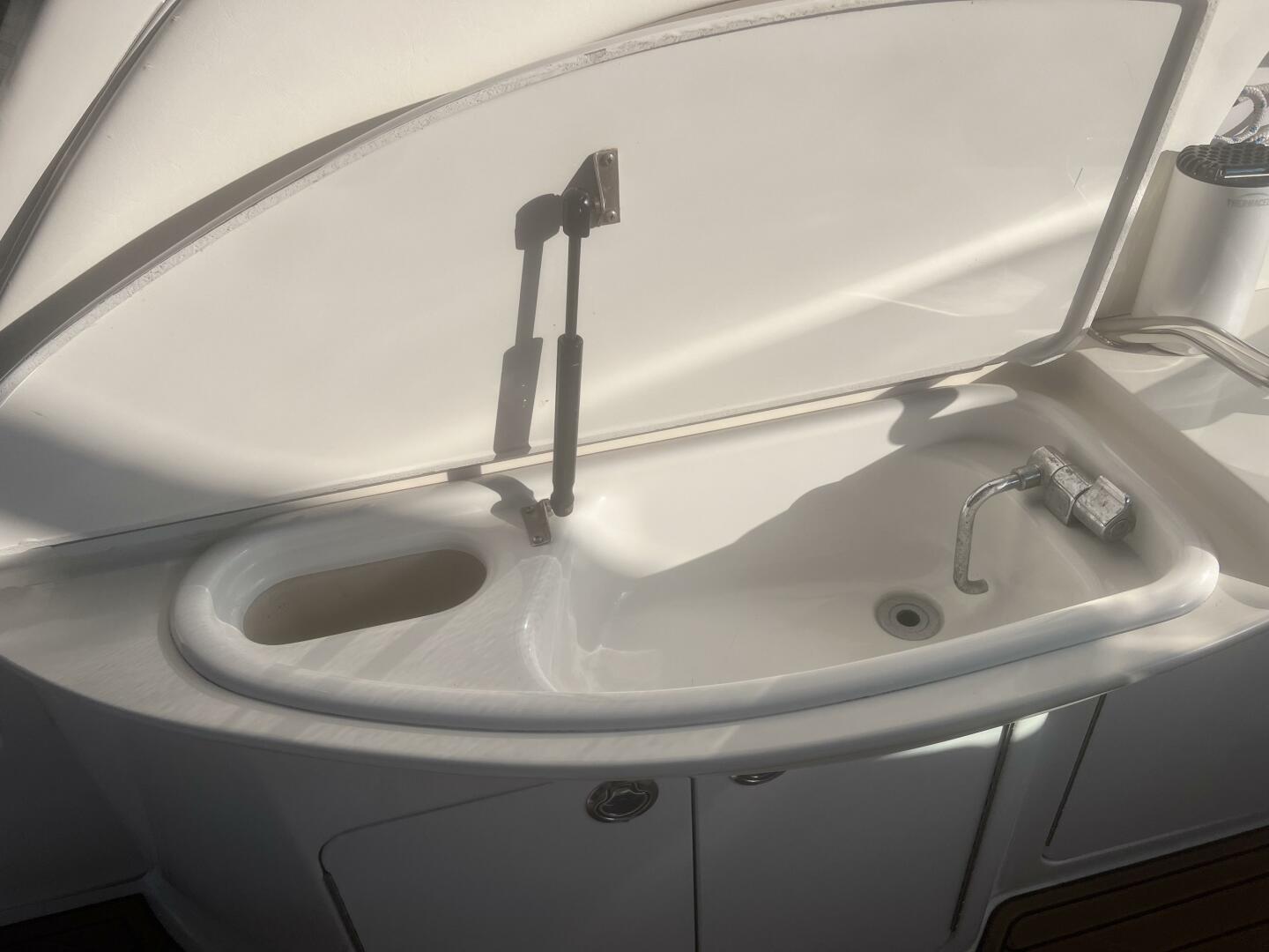 Sea Ray 2000-PHANTOM Amesbury-Massachusetts-United States-Wet Bar Sink-4634673 | Thumbnail