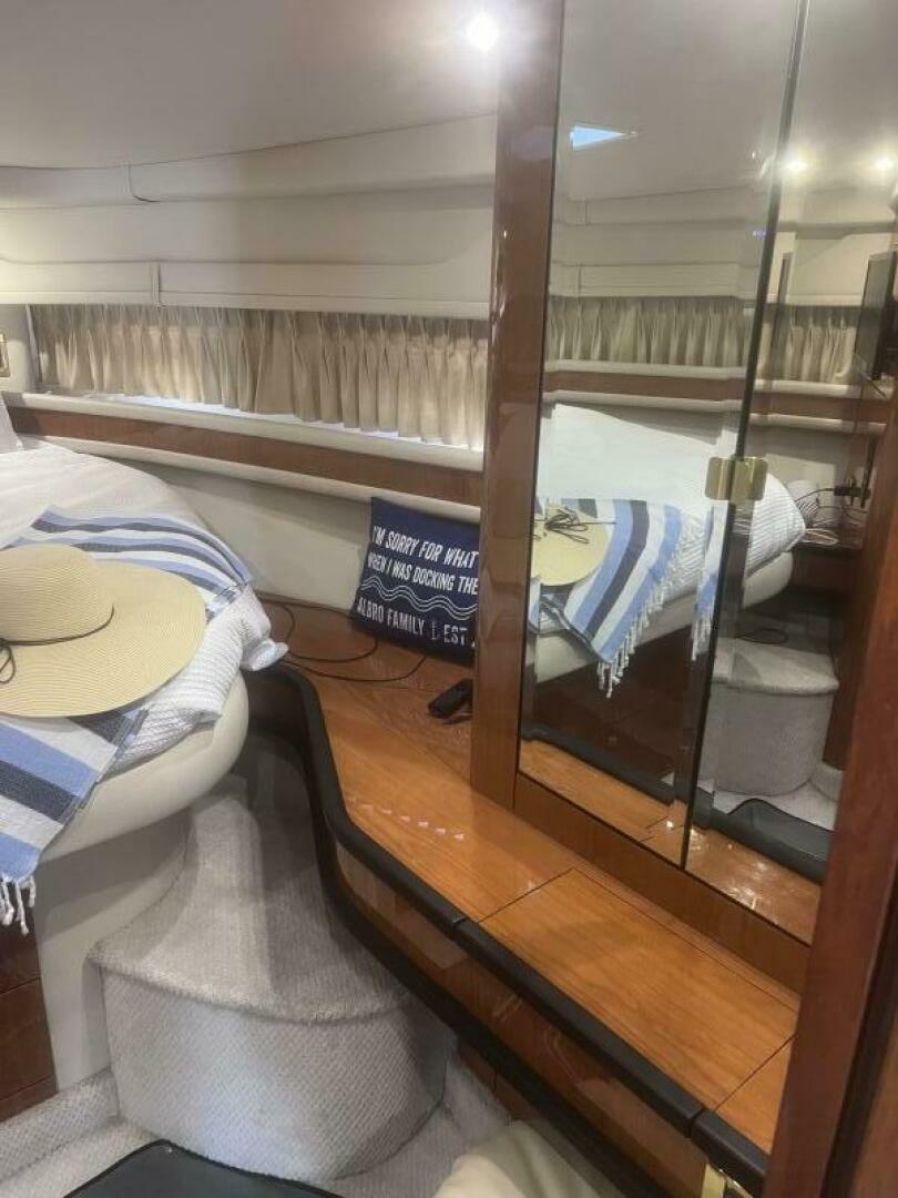 Sea Ray 2000-PHANTOM Amesbury-Massachusetts-United States-Hanging Locker W Mirror 2-4634572 | Thumbnail