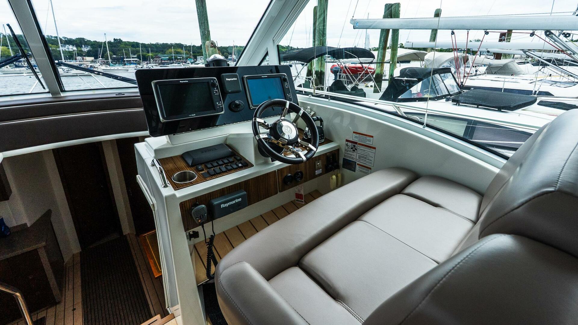 Cruisers-48 Cantius 2013 -Freeport-New York-United States-5683900 | Thumbnail