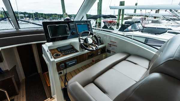 Cruisers-48 Cantius 2013 -Freeport-New York-United States-5683900