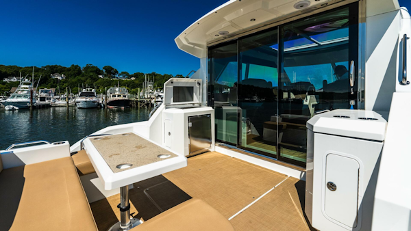 Cruisers-48 Cantius 2013 -Freeport-New York-United States-4681925
