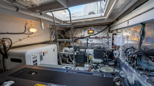 Cruisers-48 Cantius 2013 -Freeport-New York-United States-4681957