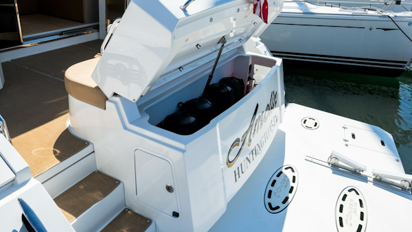 Cruisers-48 Cantius 2013 -Freeport-New York-United States-4681936