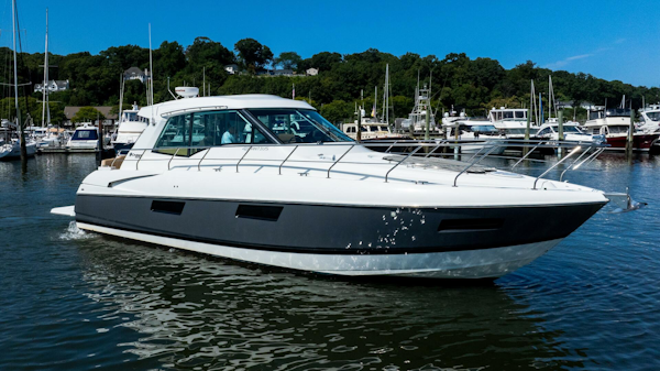 Cruisers-48 Cantius 2013 -Freeport-New York-United States-4681922