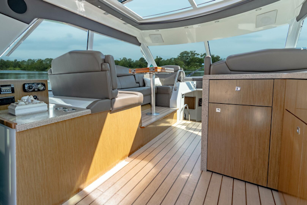 Cruisers-48 Cantius 2013 -Freeport-New York-United States-4681938