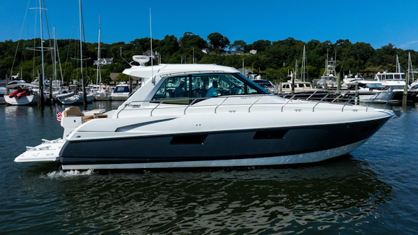 Cruisers-48 Cantius 2013 -Freeport-New York-United States-4681921