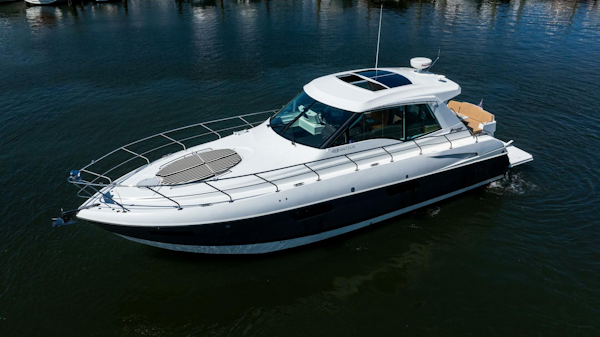 Cruisers-48 Cantius 2013 -Freeport-New York-United States-4681915