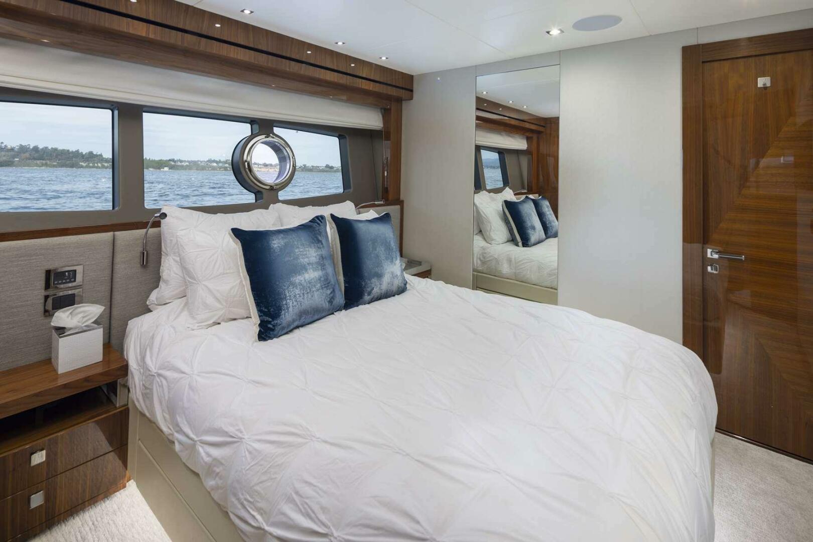 Sunseeker-95 Yacht 2017-S-Cape Victoria-British Columbia-Canada-4721908 | Thumbnail