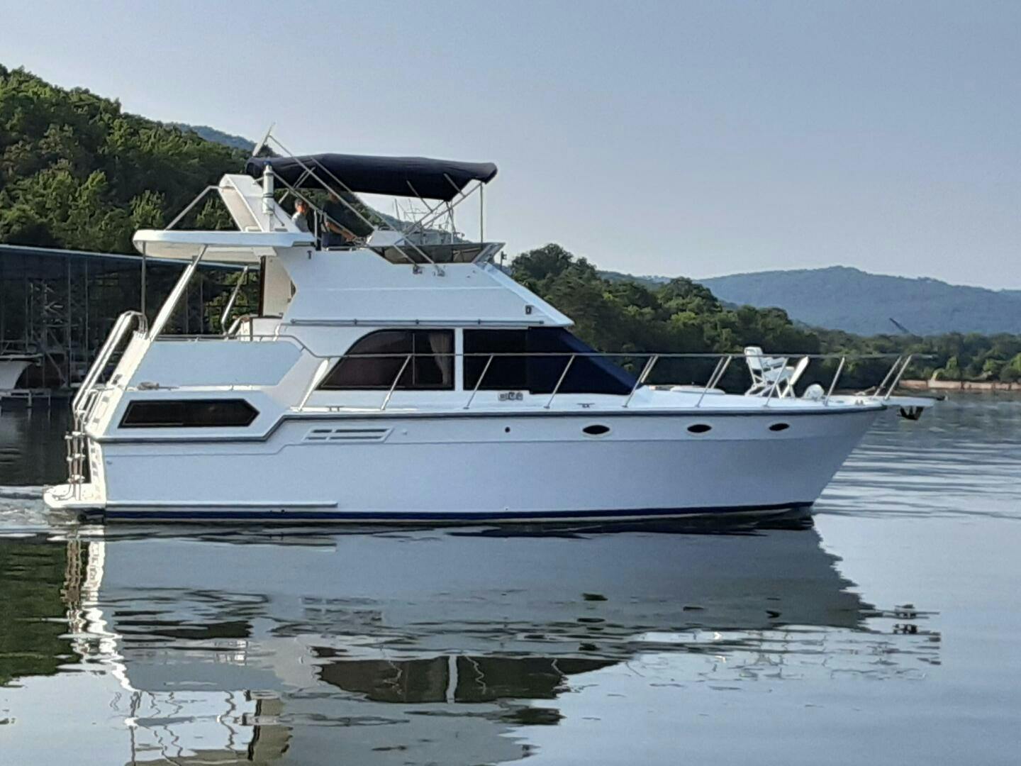 Jefferson-37 Sundeck 1989-Mai Thai Guild-Tennessee-United States-1 Mai Thai 1989 Jefferson 37 Aft Cabin Sundeck Profile-4717331
