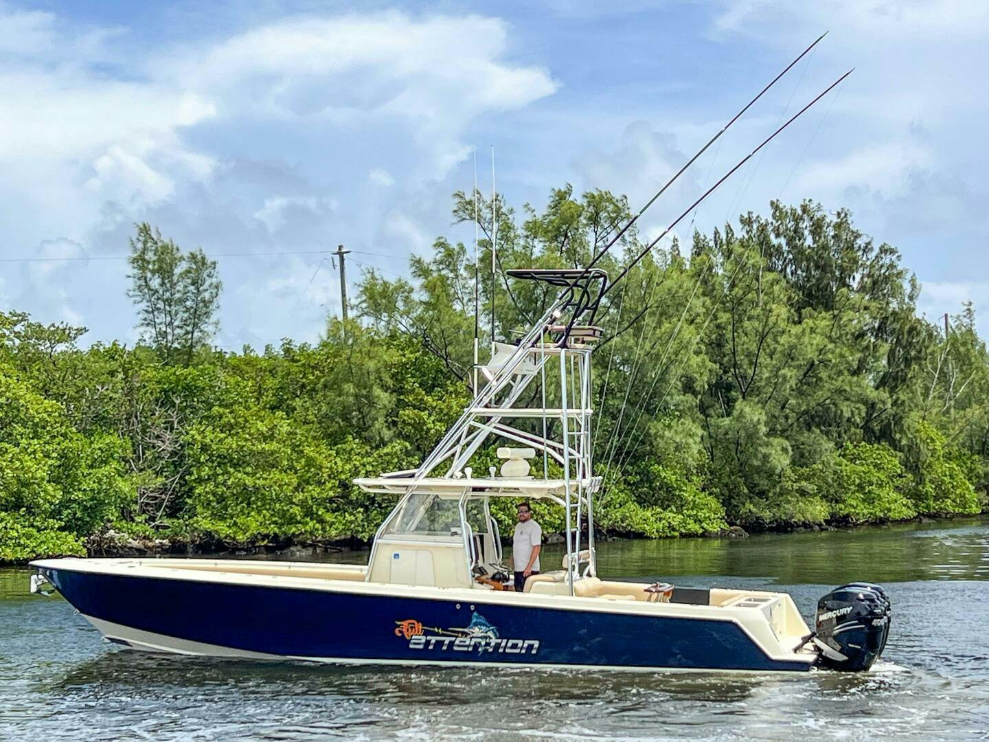 Contender-39 ST 2012 -Ft Lauderdale-Florida-United States-4776637