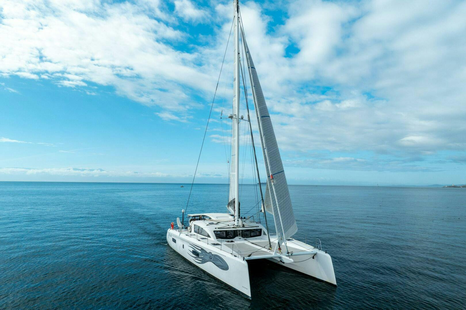 Outremer-5X 2018-Wikiwiki Sidney-British Columbia-Canada-4778633