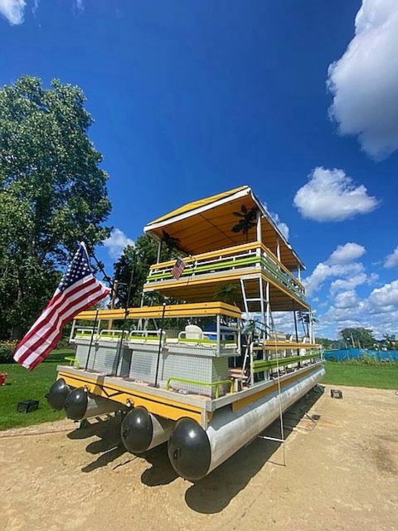 Crest-35 Double Decker 2008 -Flint-Michigan-United States-4823451 | Thumbnail