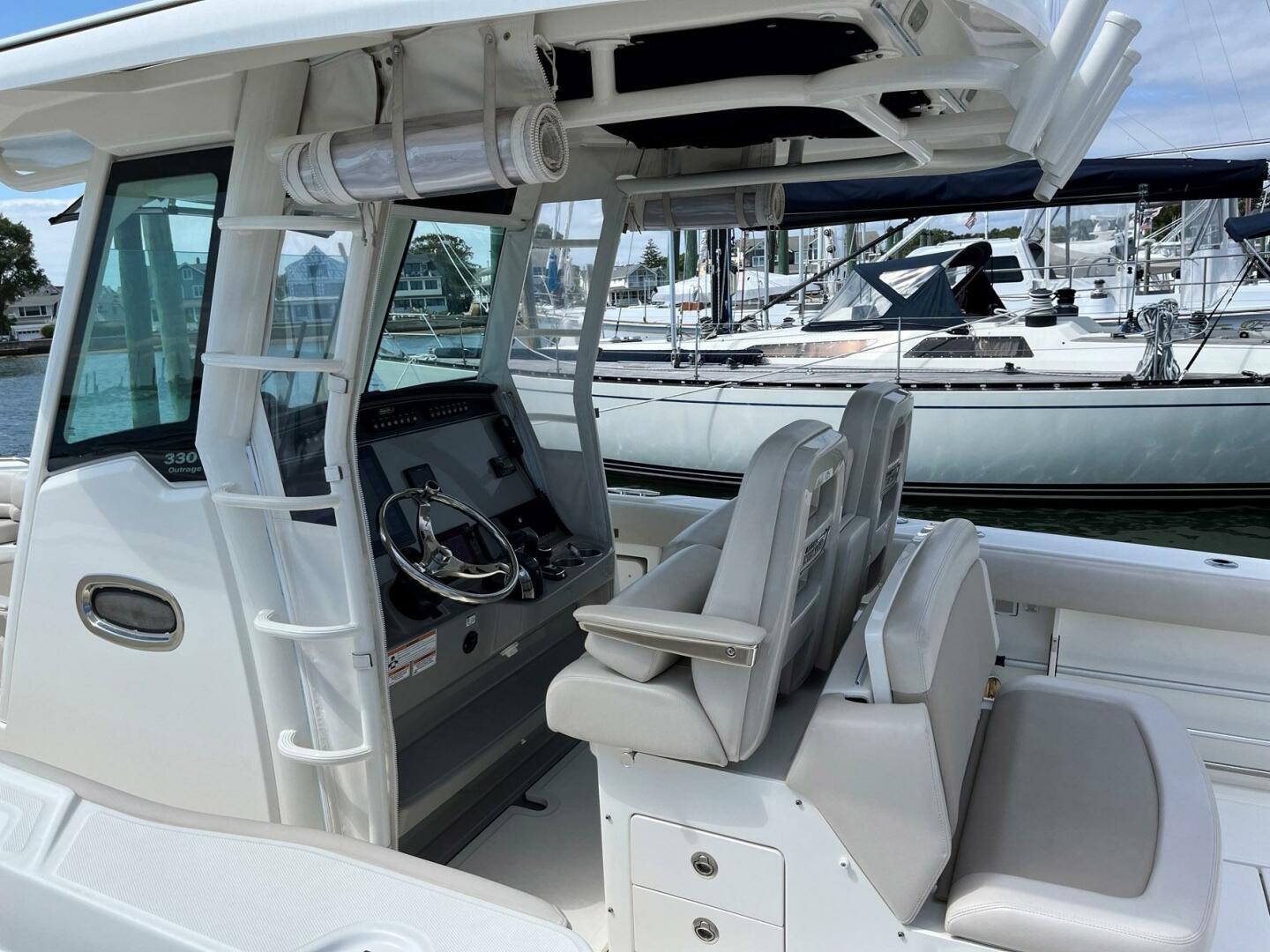 Boston Whaler-330 Outrage 2017 -Branford-Connecticut-United States-5289971 | Thumbnail