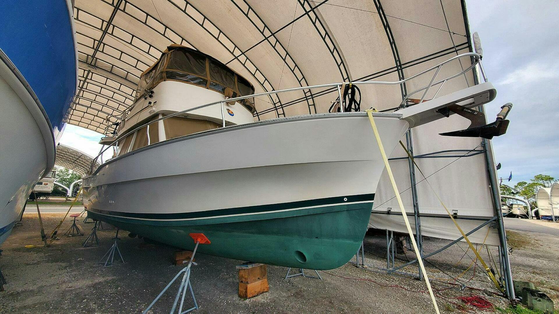 Mainship-390 Sedan 2001-Val Halla Port Charlotte-Florida-United States-Starboard Bow Profile-4859250