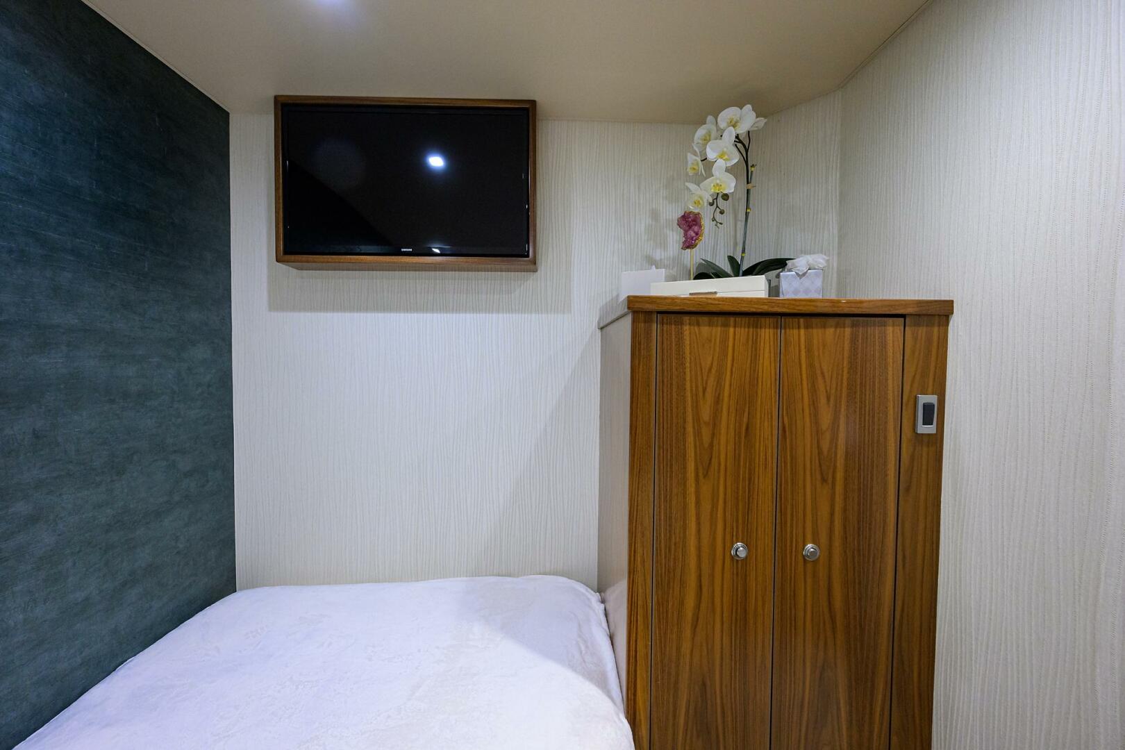 Viking-92 Enclosed Bridge 2020-CHINA TIME Jupiter-Florida-United States-Viking 92 CHINA TIME  Mid Port Guest Stateroom-4890197 | Thumbnail
