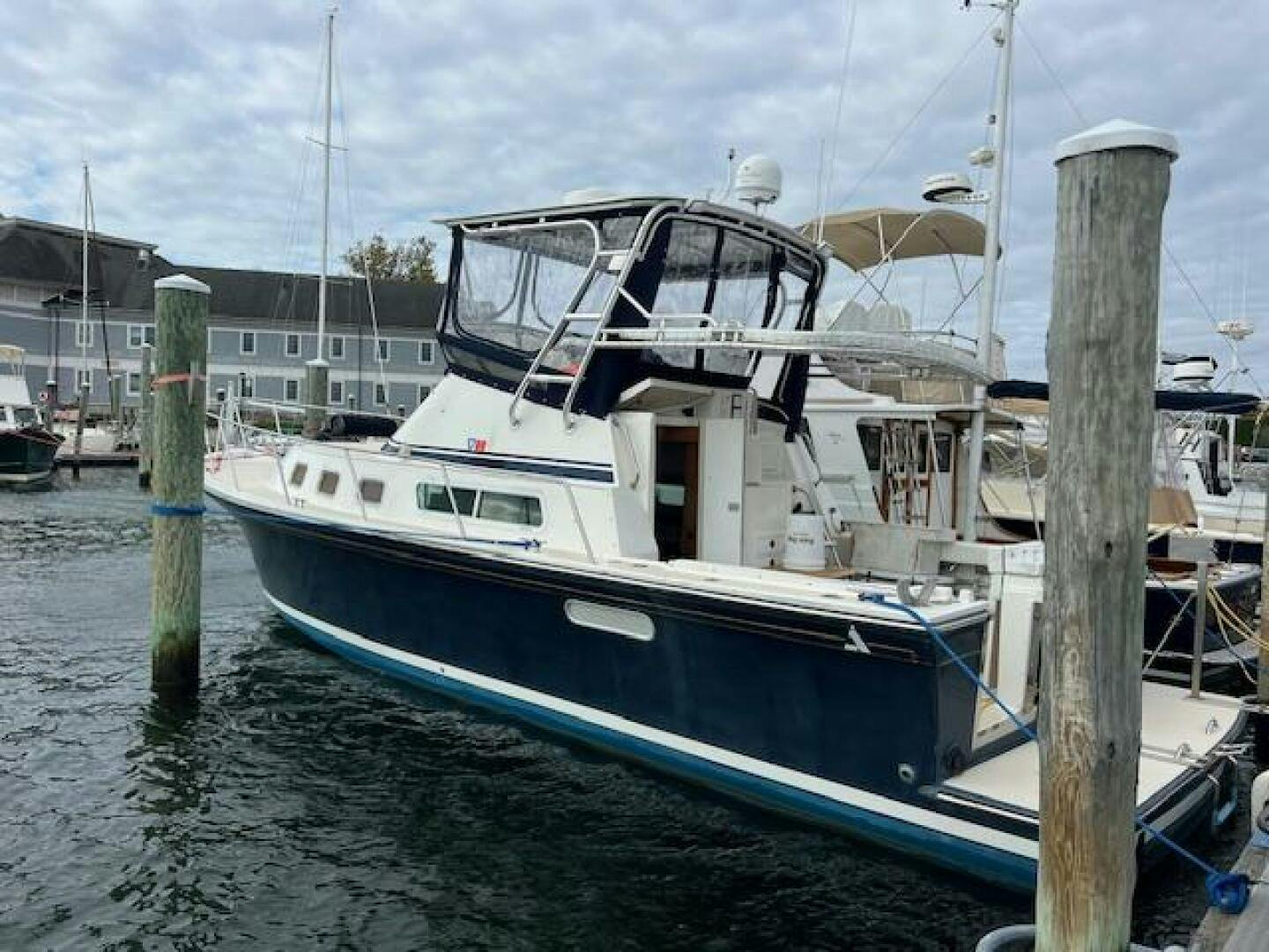Albin-32+2 command 2003-Rain Dog groton-Connecticut-United States-4905818