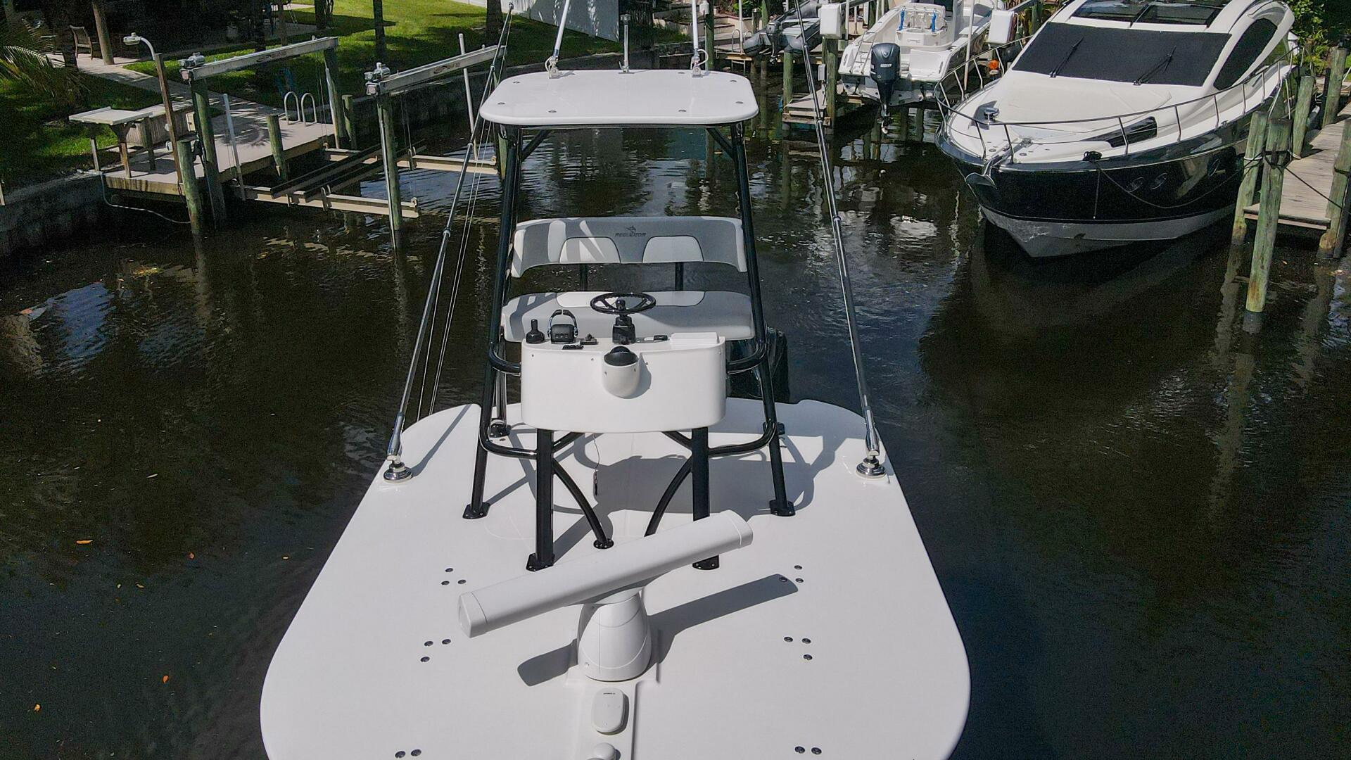 Regulator-41 2020-Grey Hull Stuart-2020 Regulator 41 boat docked in a marina.-4946316 | Thumbnail