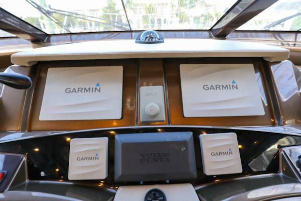 Marquis-660 Sport Yacht 2016 -Stuart-Marquis 660 Sport Yacht 2016 dashboard with Garmin navigation displays.-4947618