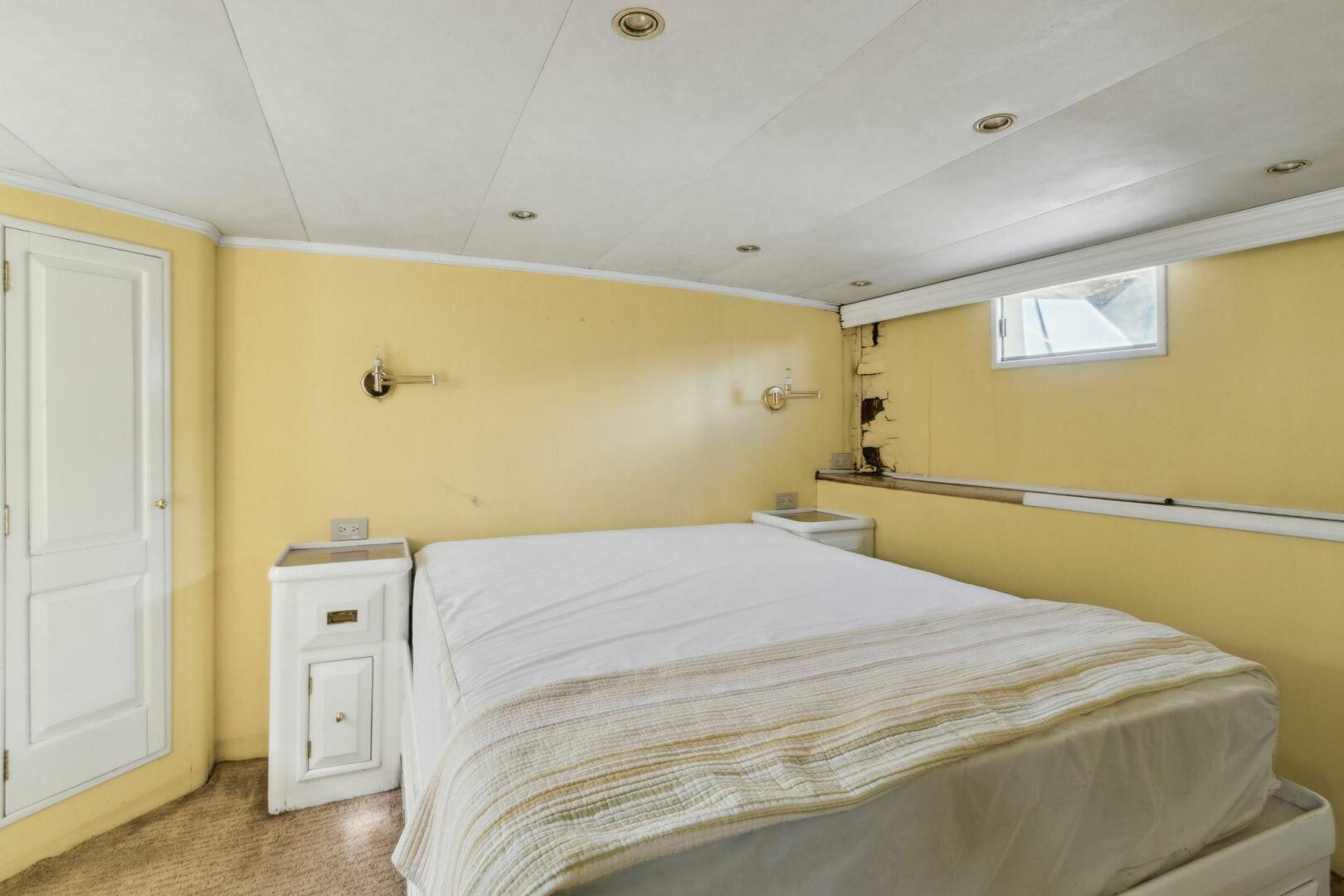 Burger-63 PH 1963-FIRST LADY St Marys-Georgia-United States-4958559 | Thumbnail