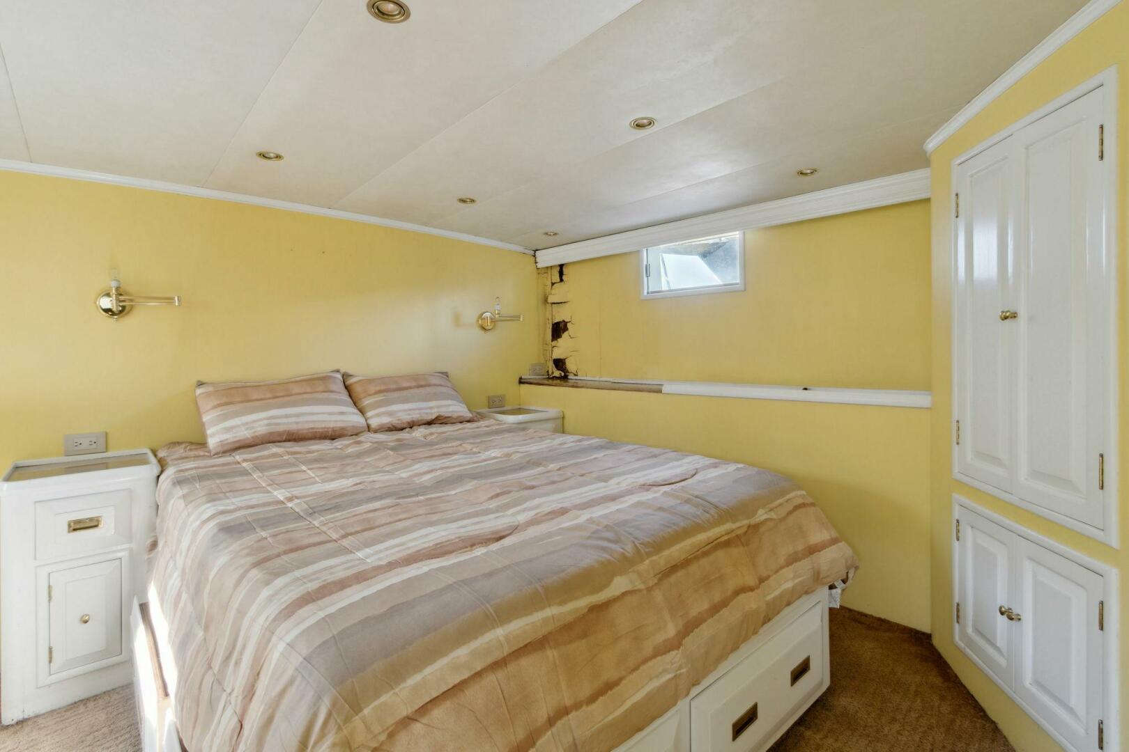 Burger-63 PH 1963-FIRST LADY St Marys-Georgia-United States-5050833 | Thumbnail