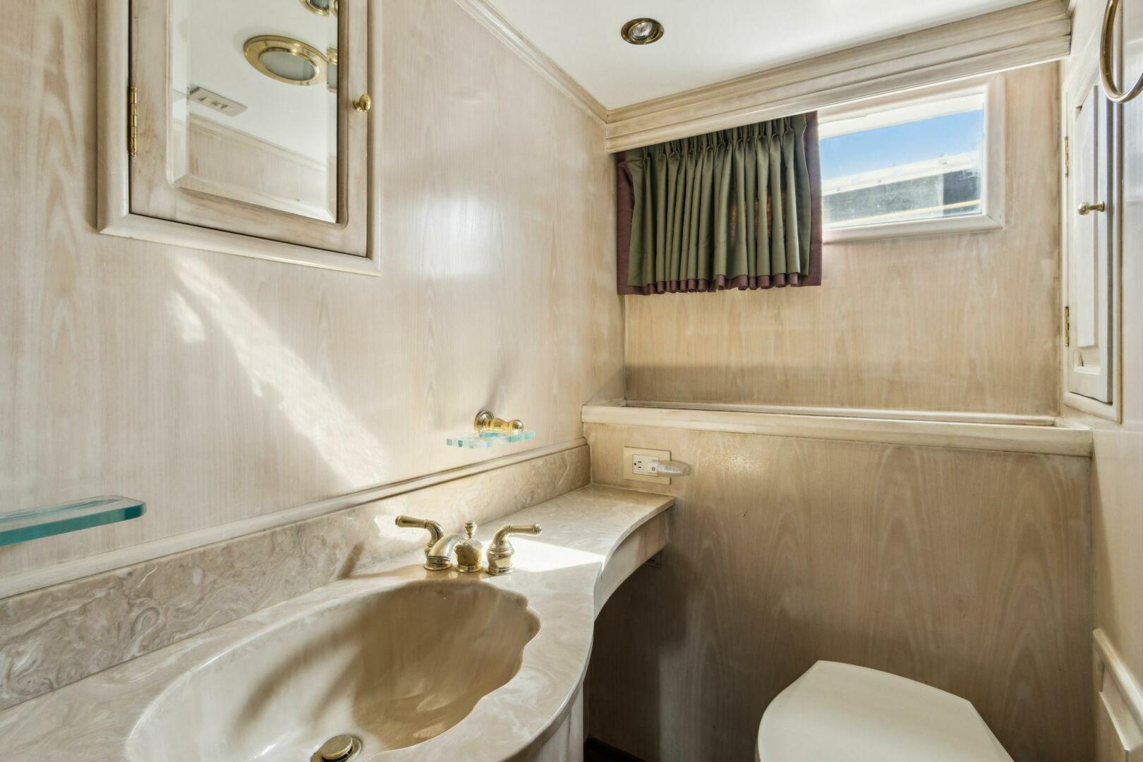 Burger-63 PH 1963-FIRST LADY St Marys-Georgia-United States-4958557 | Thumbnail