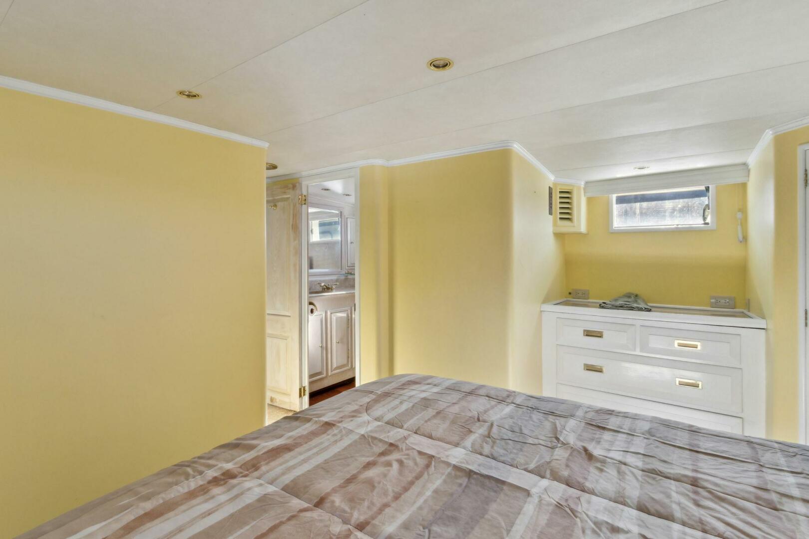 Burger-63 PH 1963-FIRST LADY St Marys-Georgia-United States-5050835 | Thumbnail