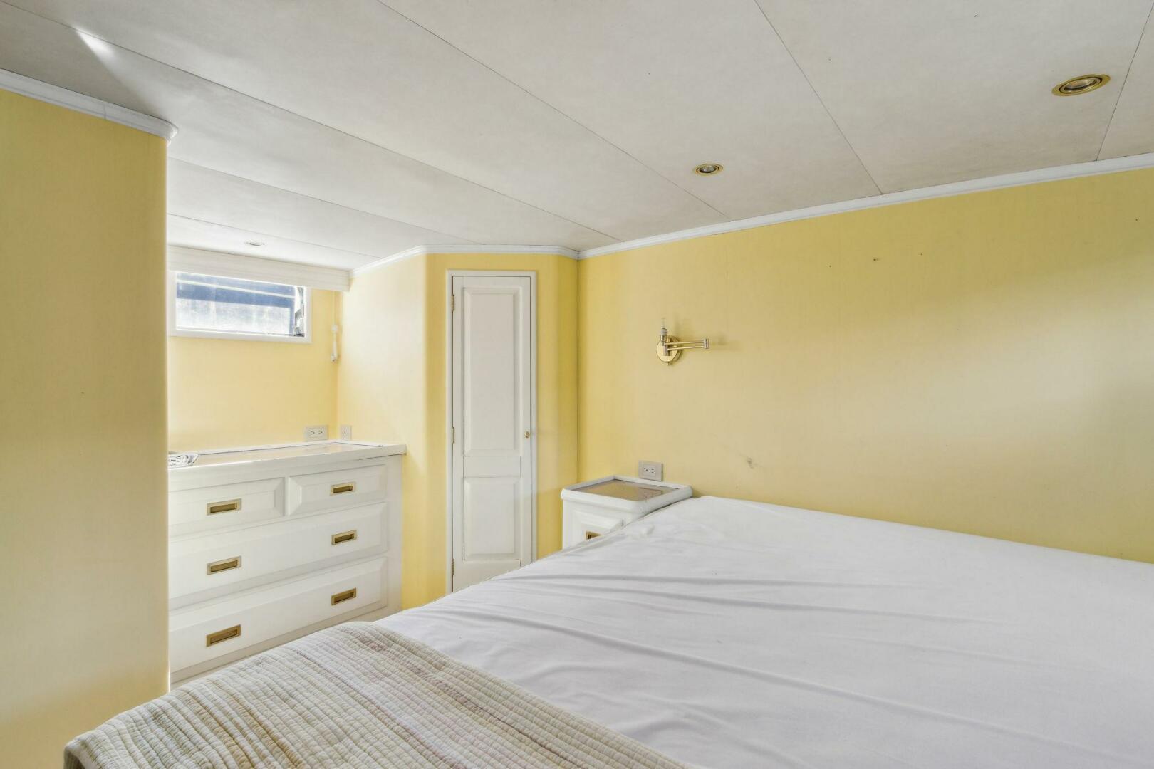 Burger-63 PH 1963-FIRST LADY St Marys-Georgia-United States-4958562 | Thumbnail