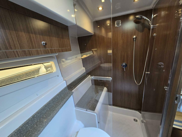 Four Winns-V355 Coupe OB 2020-LIVE IT UP Fort Lauderdale-Florida-United States-4985611