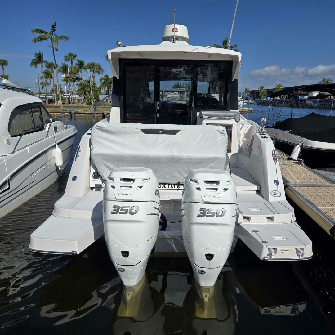 Four Winns-V355 Coupe OB 2020-LIVE IT UP Fort Lauderdale-Florida-United States-4985581 | Thumbnail