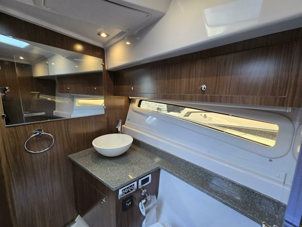 Four Winns-V355 Coupe OB 2020-LIVE IT UP Fort Lauderdale-Florida-United States-4985613