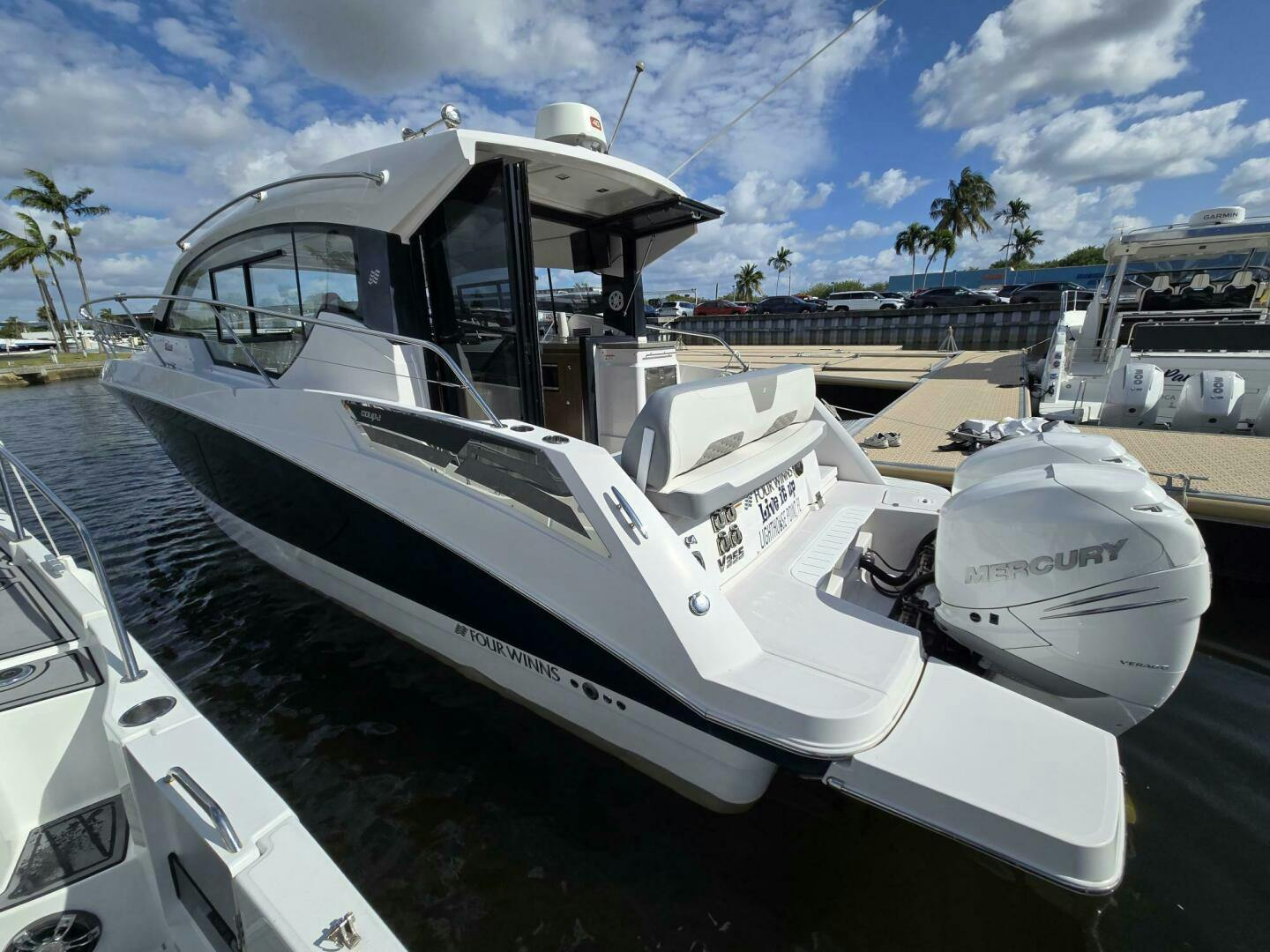 Four Winns-V355 2020-LIVE IT UP Fort Lauderdale-Florida-United States-4985588