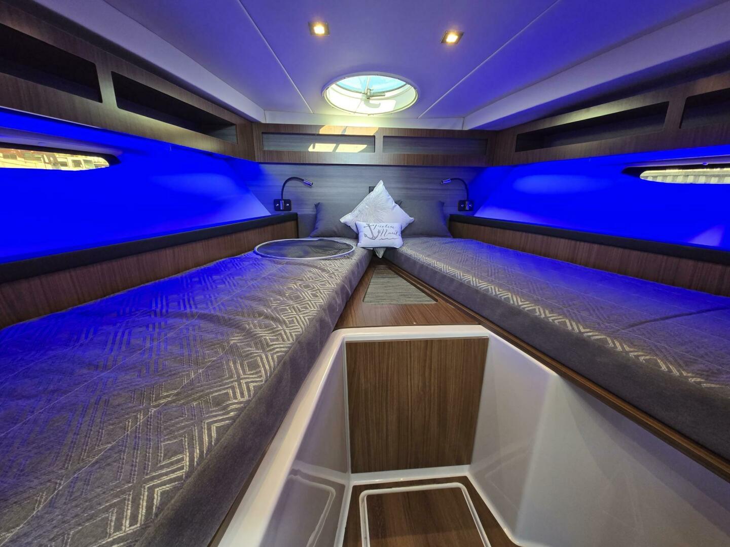 Four Winns-V355 Coupe OB 2020-LIVE IT UP Fort Lauderdale-Florida-United States-4985602 | Thumbnail