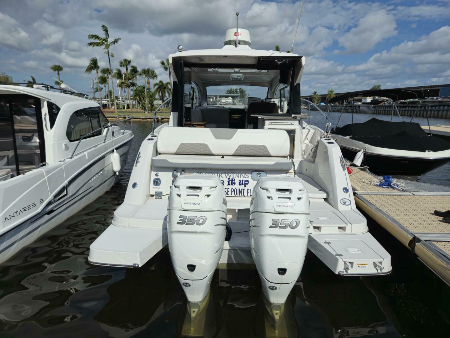 Four Winns-V355 Coupe OB 2020-LIVE IT UP Fort Lauderdale-Florida-United States-4985580 | Thumbnail