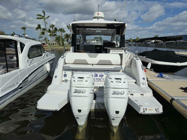 Four Winns-V355 Coupe OB 2020-LIVE IT UP Fort Lauderdale-Florida-United States-4985580
