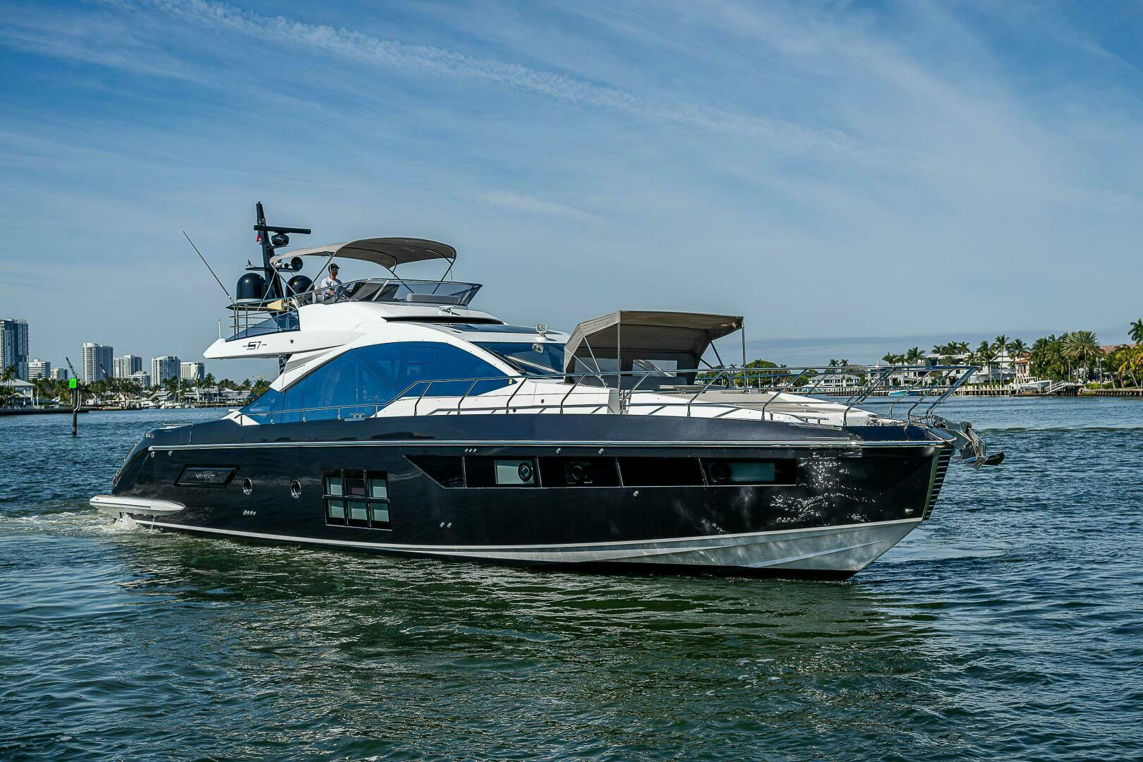 Azimut-S7 2019 -Fort Lauderdale-Florida-United States-4997152