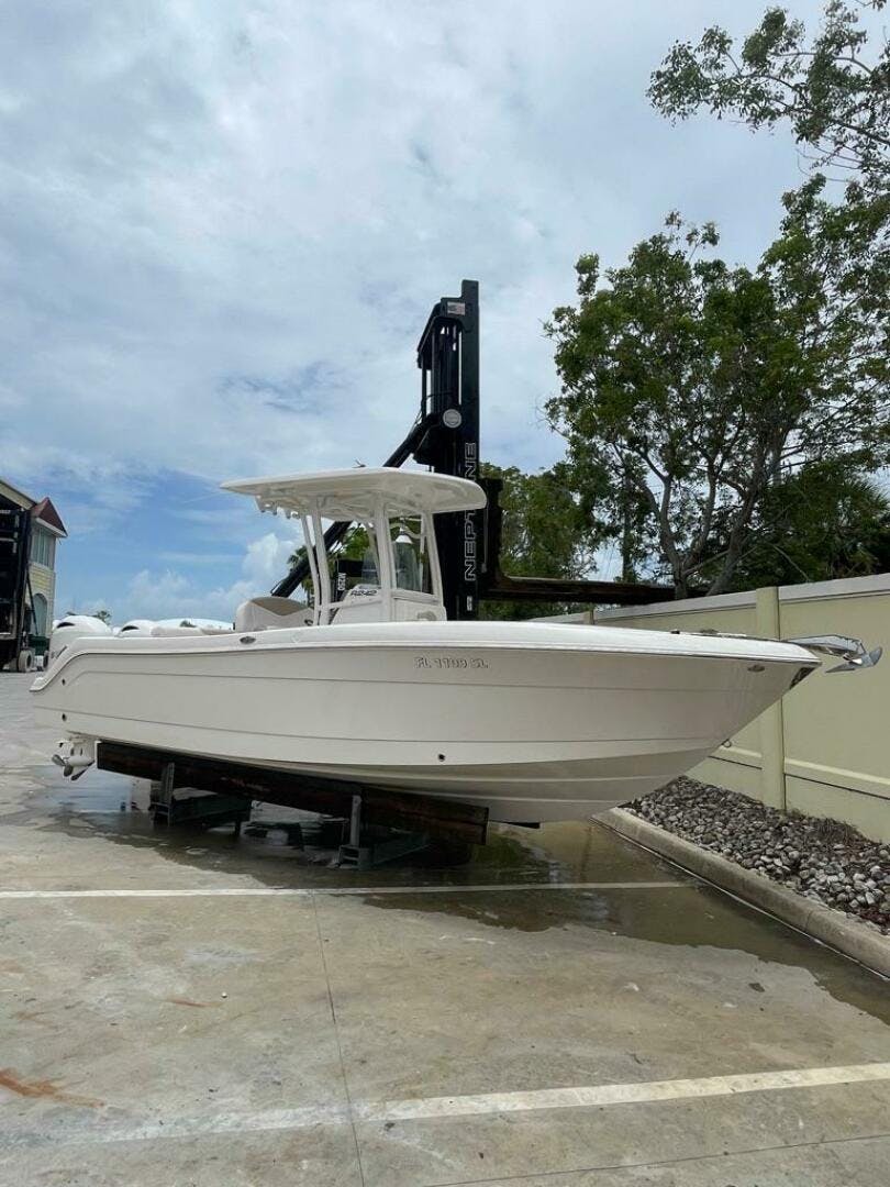 Robalo-R242 Center Console 2019 -Naples-Florida-United States-5012451