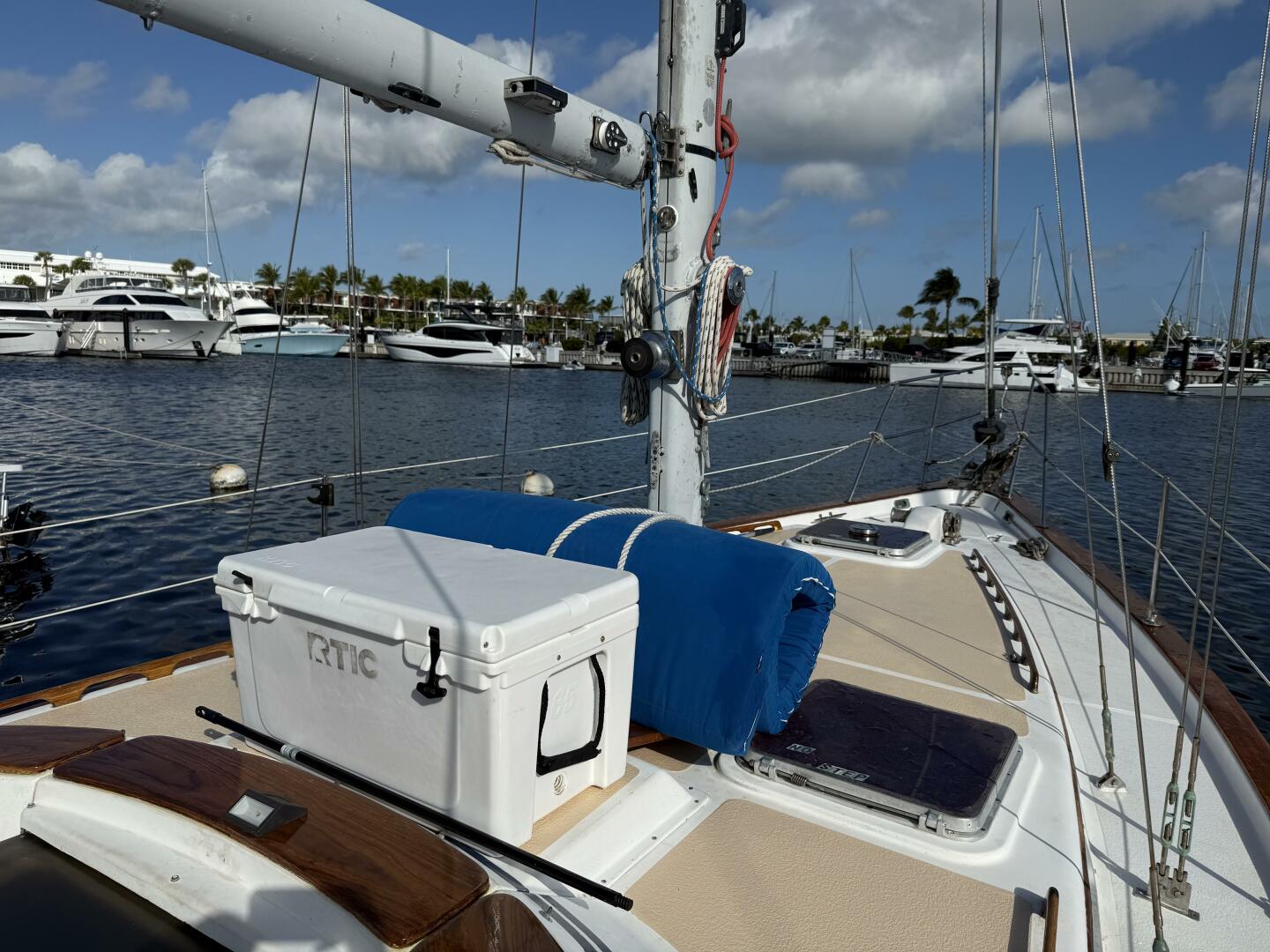 Endeavour-42 1985 -Stock Island-Florida-United States-5024065 | Thumbnail