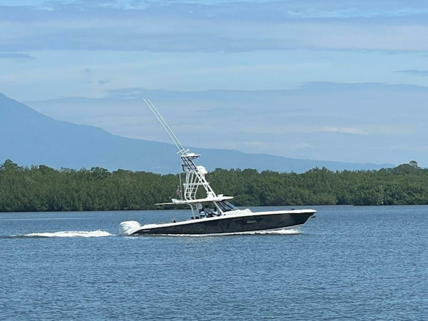 Pursuit-S428 2022-HAPPY HOUR Quepos-Costa Rica-Pursuit 42  Happy Hour  Exterior Profile-5011533